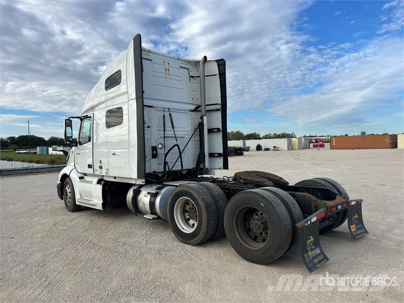 Volvo VNL760 中古トラクターヘッド | トレーラーヘッド