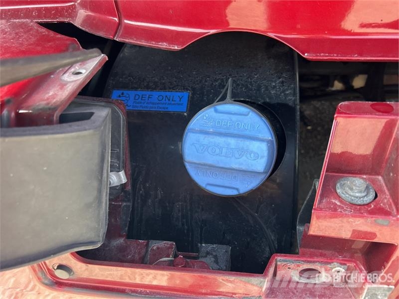 Volvo VNL760 中古トラクターヘッド | トレーラーヘッド