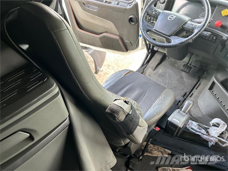 Volvo VNL760 中古トラクターヘッド | トレーラーヘッド