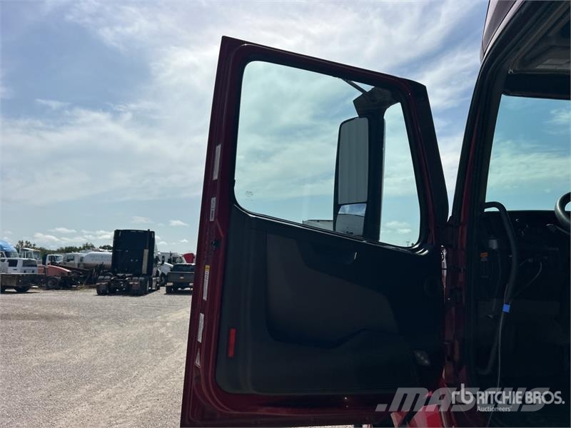 Volvo VNL760 中古トラクターヘッド | トレーラーヘッド