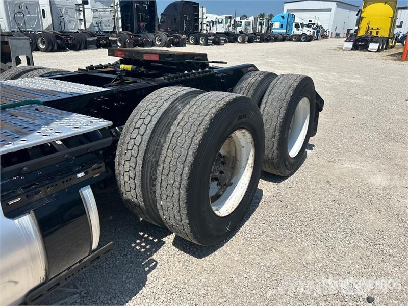 Volvo VNL760 Vetopöytäautot