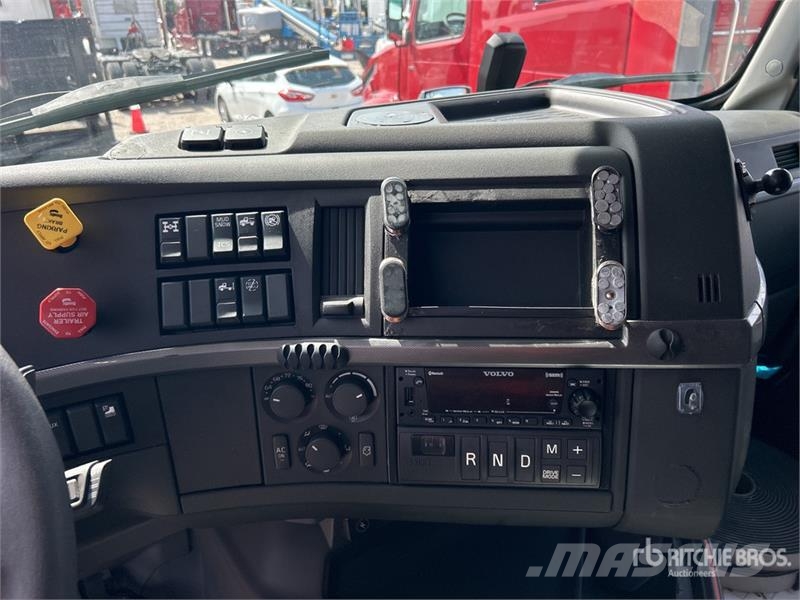 Volvo VNL760 中古トラクターヘッド | トレーラーヘッド