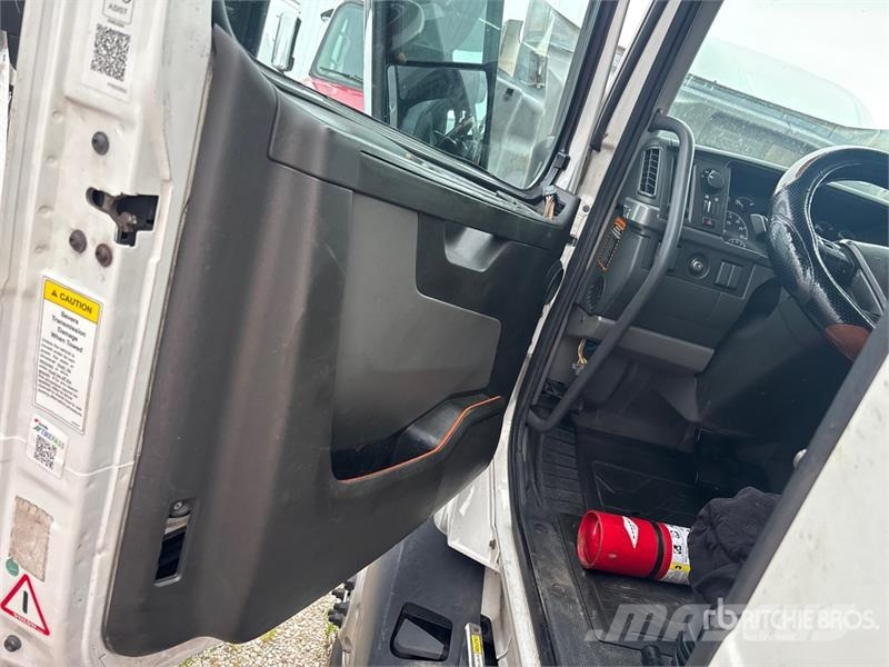 Volvo VNL760 Tractor Units