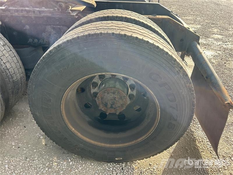 Volvo VNL760 中古トラクターヘッド | トレーラーヘッド