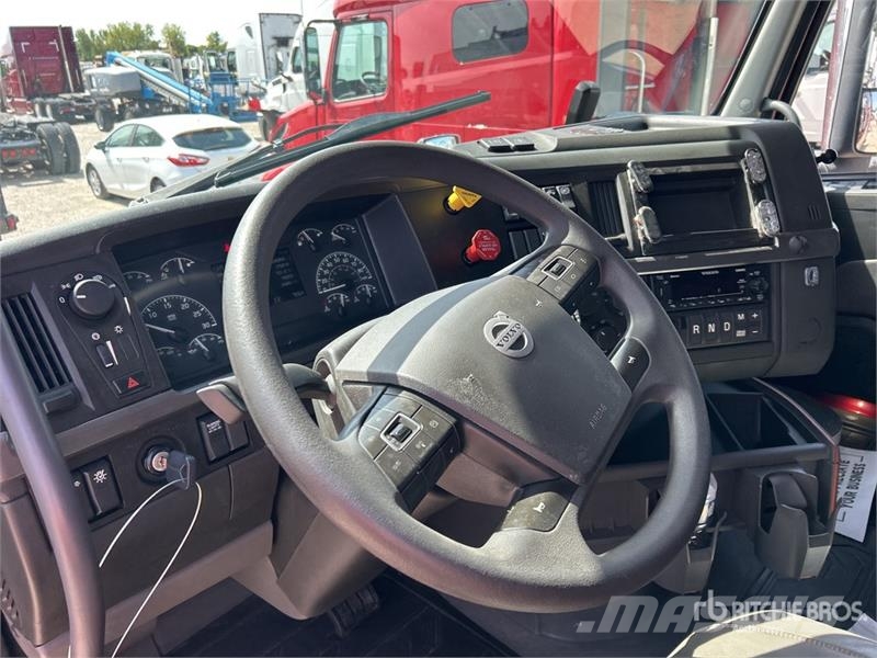 Volvo VNL760 中古トラクターヘッド | トレーラーヘッド
