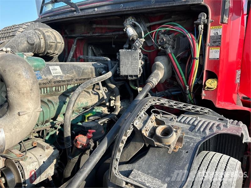 Volvo VNL760 Vetopöytäautot