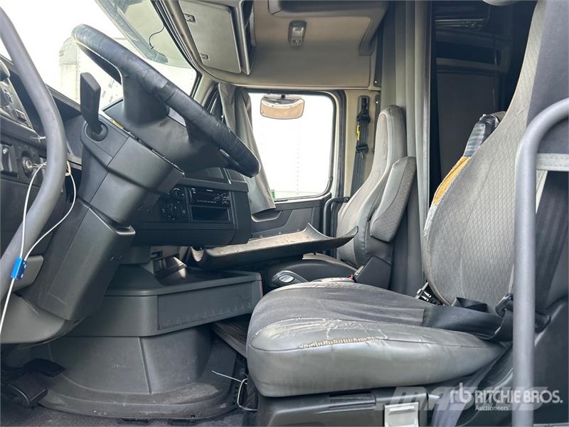 Volvo VNL760 中古トラクターヘッド | トレーラーヘッド
