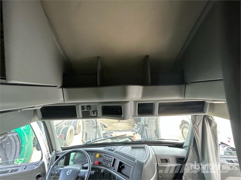 Volvo VNL760 中古トラクターヘッド | トレーラーヘッド