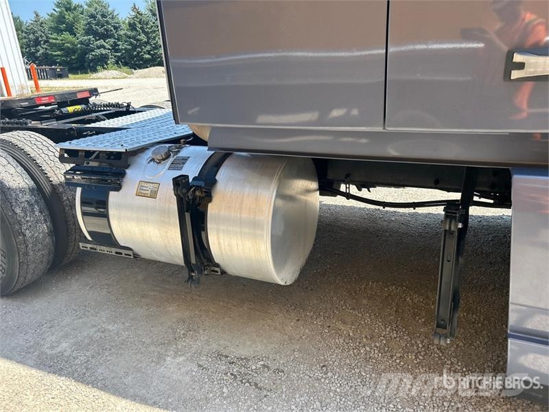 Volvo VNL760 Vetopöytäautot