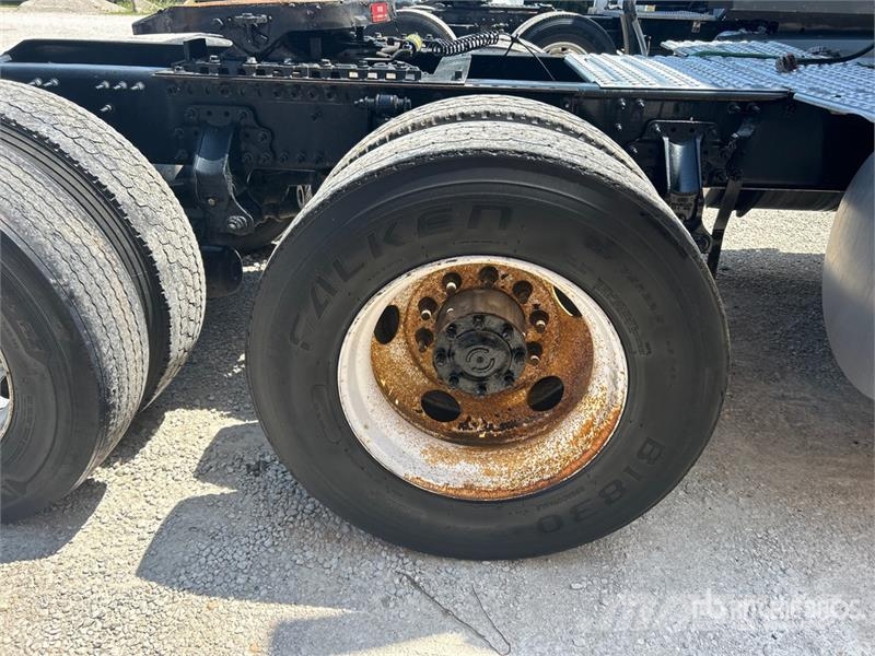 Volvo VNL760 Vetopöytäautot