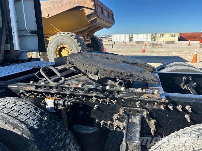Volvo VNL760 وحدات الجر