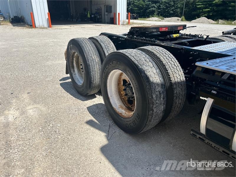 Volvo VNL760 Vetopöytäautot