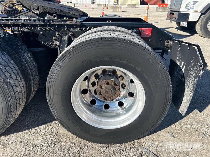 Volvo VNL760 وحدات الجر