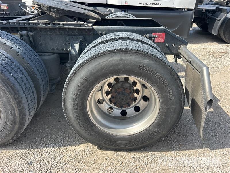 Volvo VNL760 中古トラクターヘッド | トレーラーヘッド