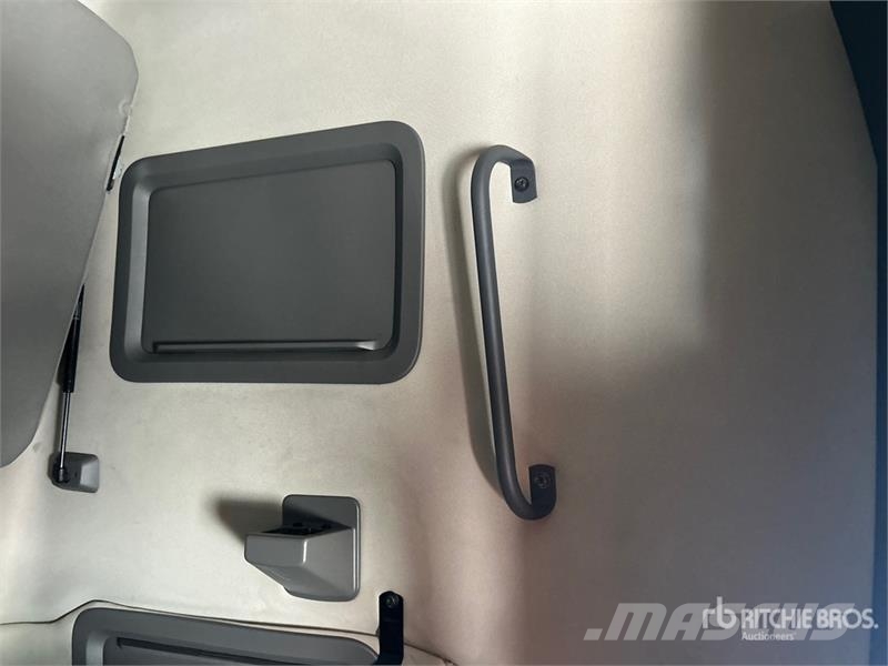 Volvo VNL760 Prime Movers