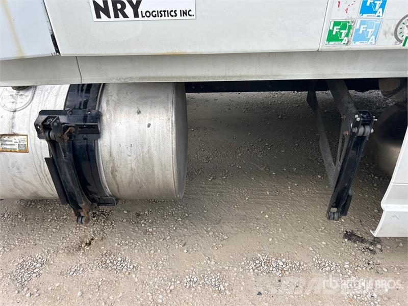Volvo VNL760 中古トラクターヘッド | トレーラーヘッド