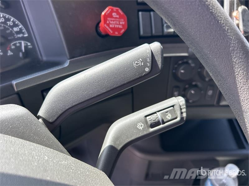 Volvo VNL760 中古トラクターヘッド | トレーラーヘッド