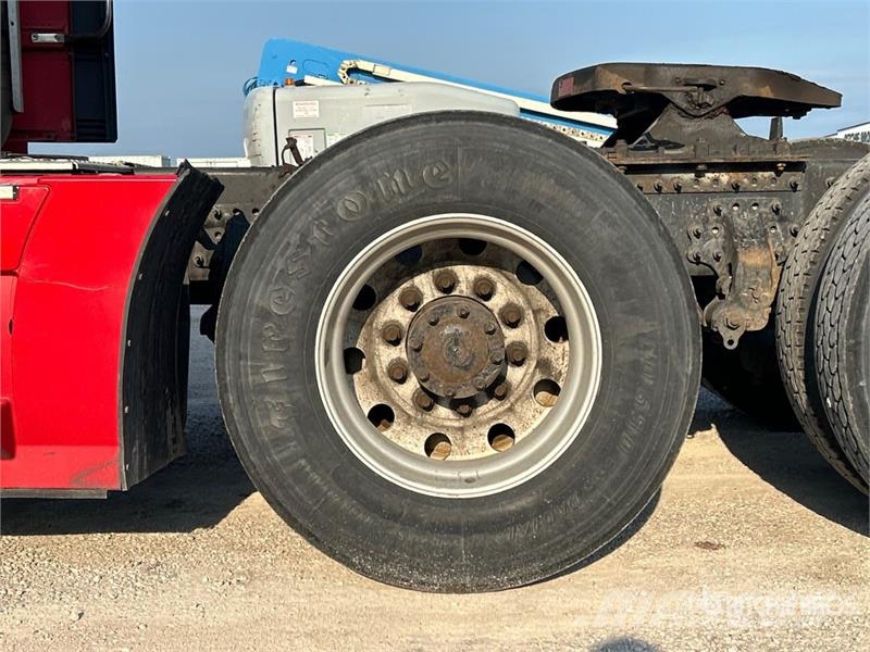 Volvo VNL760 Vetopöytäautot