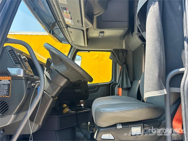 Volvo VNL760 Vetopöytäautot