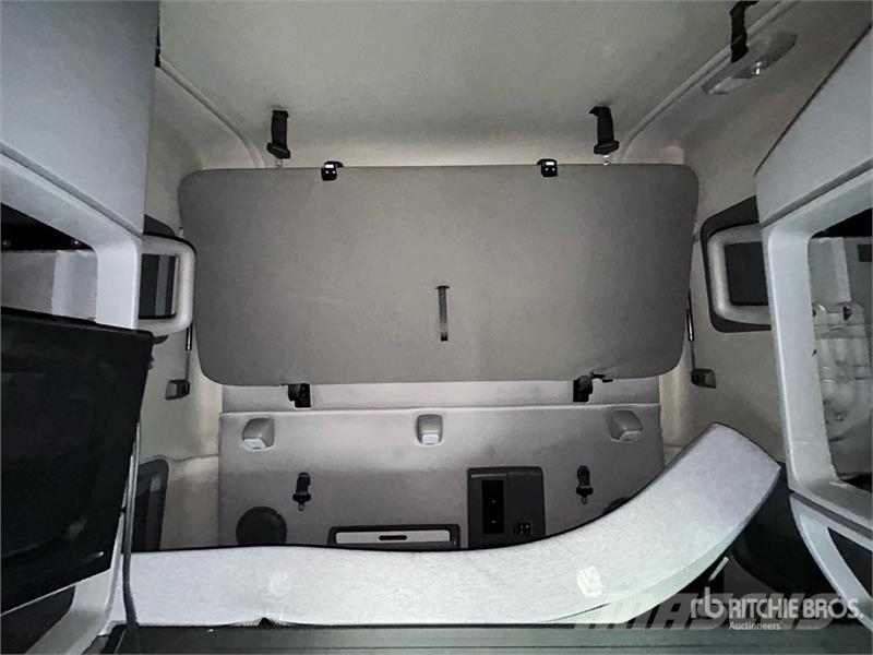 Volvo VNL760 中古トラクターヘッド | トレーラーヘッド