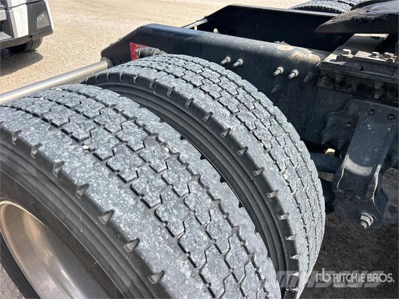 Volvo VNL760 中古トラクターヘッド | トレーラーヘッド
