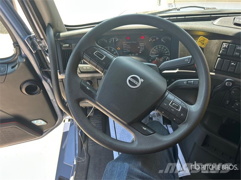 Volvo VNL760 Vetopöytäautot