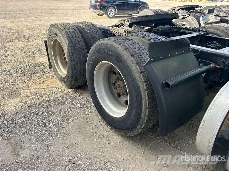 Volvo VNL760 中古トラクターヘッド | トレーラーヘッド