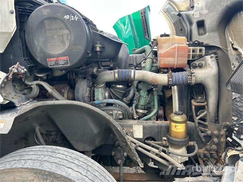 Volvo VNL760 中古トラクターヘッド | トレーラーヘッド