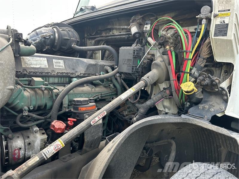 Volvo VNL760 中古トラクターヘッド | トレーラーヘッド