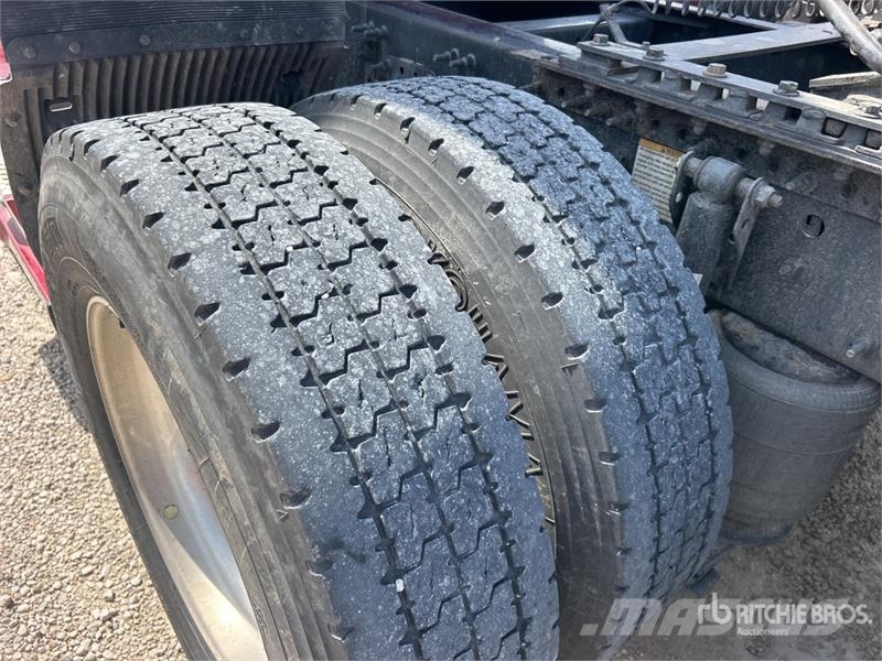Volvo VNL760 中古トラクターヘッド | トレーラーヘッド