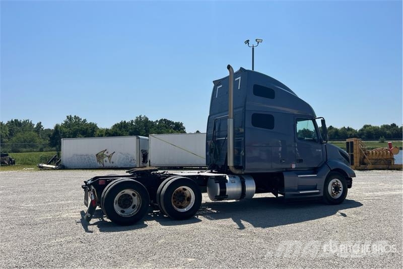 Volvo VNL760 Vetopöytäautot