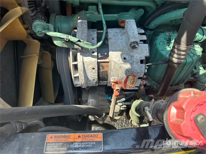 Volvo VNL760 Vetopöytäautot