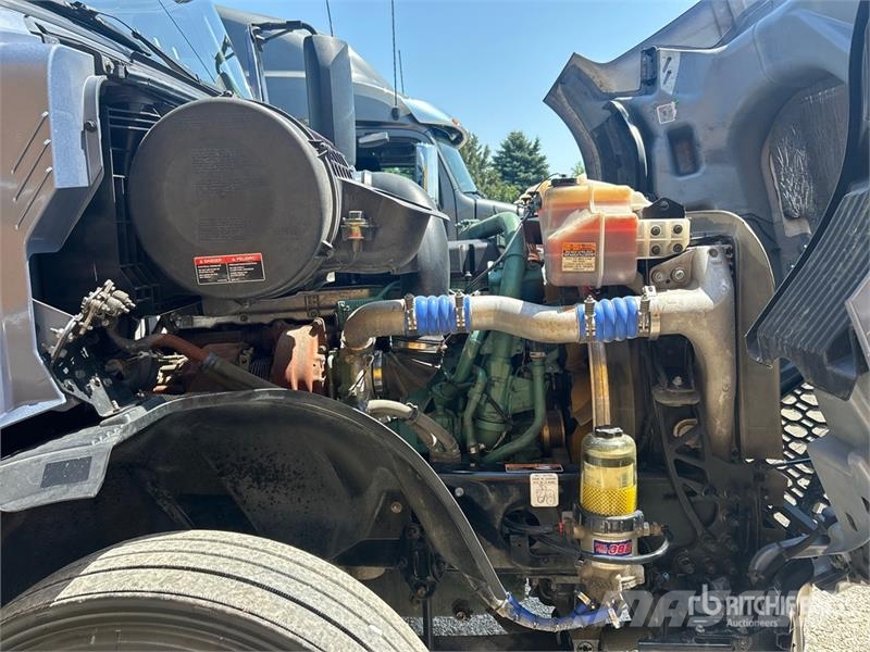 Volvo VNL760 Vetopöytäautot