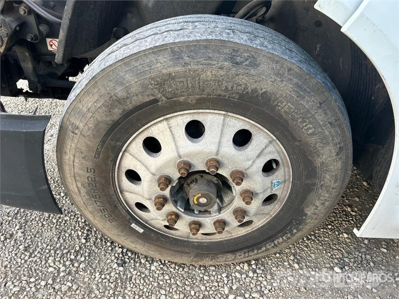 Volvo VNL760 中古トラクターヘッド | トレーラーヘッド