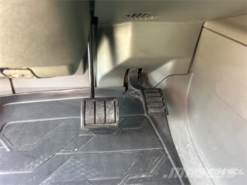 Volvo VNL760 中古トラクターヘッド | トレーラーヘッド