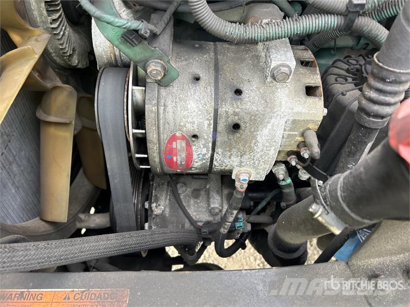Volvo VNL760 中古トラクターヘッド | トレーラーヘッド