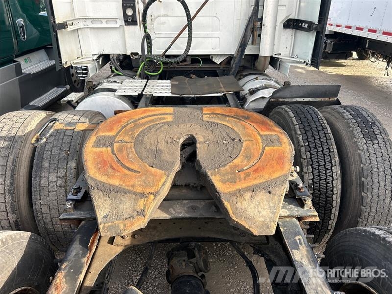 Volvo VNL760 中古トラクターヘッド | トレーラーヘッド