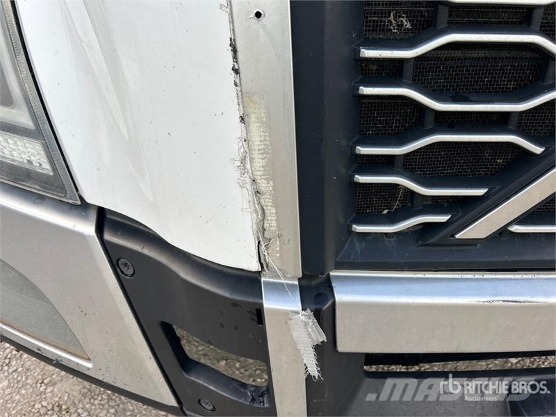 Volvo VNL760 中古トラクターヘッド | トレーラーヘッド