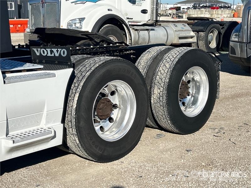 Volvo VNL760 وحدات الجر