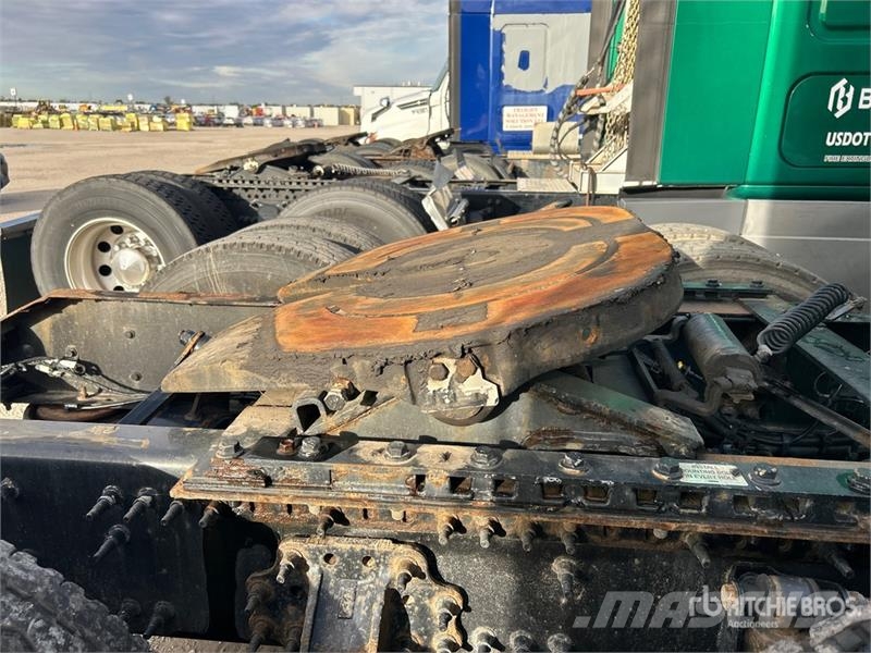 Volvo VNL760 中古トラクターヘッド | トレーラーヘッド