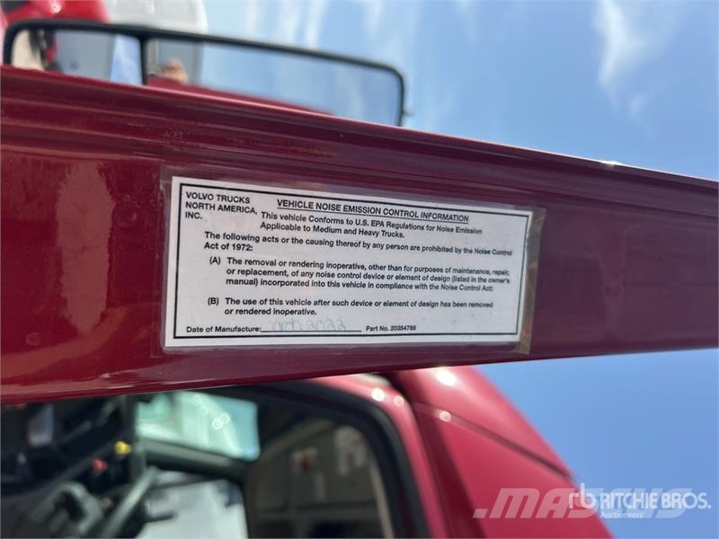 Volvo VNL760 中古トラクターヘッド | トレーラーヘッド
