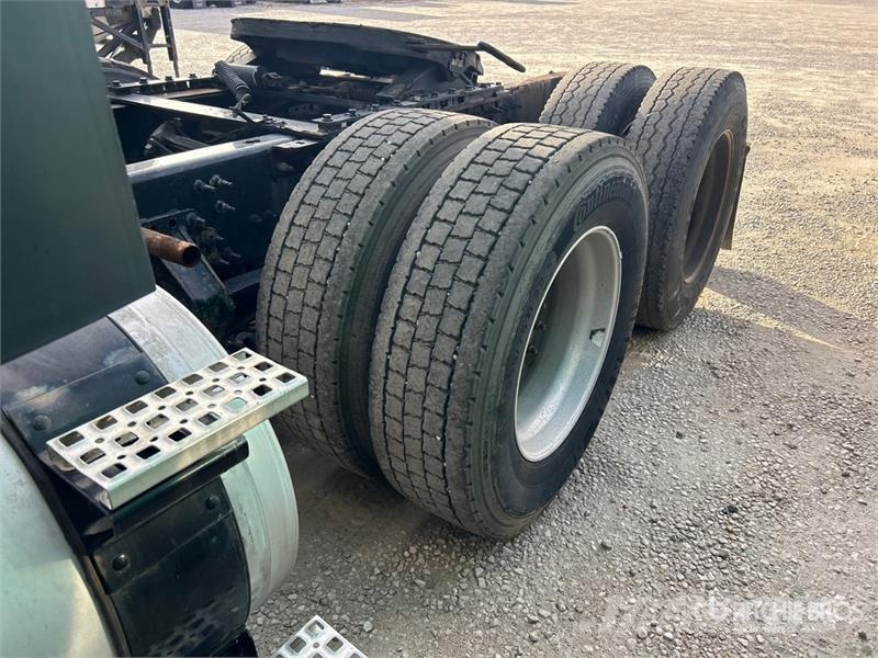 Volvo VNL760 中古トラクターヘッド | トレーラーヘッド