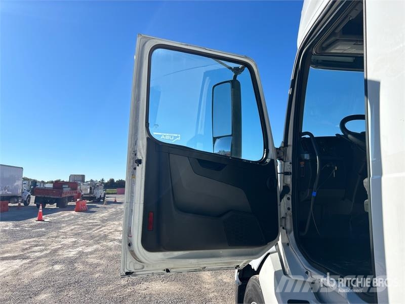 Volvo VNL760 وحدات الجر