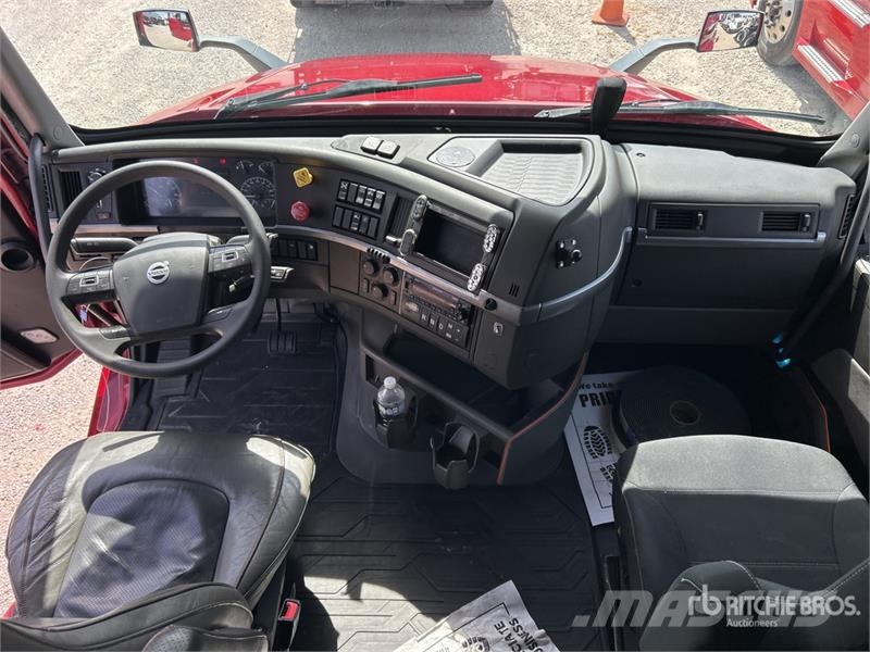 Volvo VNL760 中古トラクターヘッド | トレーラーヘッド