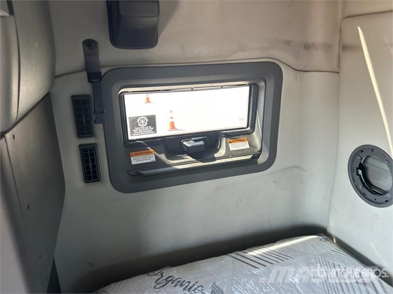 Volvo VNL780 6x4 T/A Sleeper Truck Tractor Trækkere