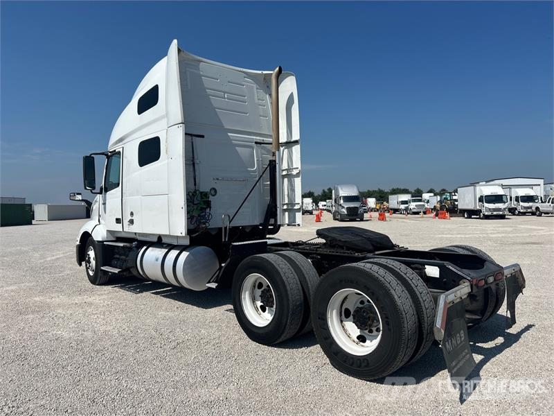 Volvo VNL780 6x4 T/A Sleeper Truck Tractor Trækkere