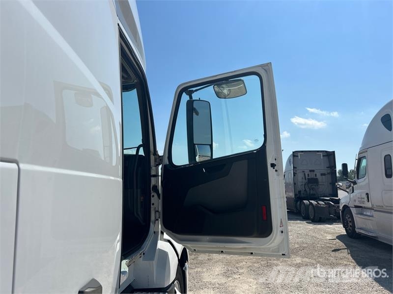 Volvo VNL780 6x4 T/A Sleeper Truck Tractor Trækkere