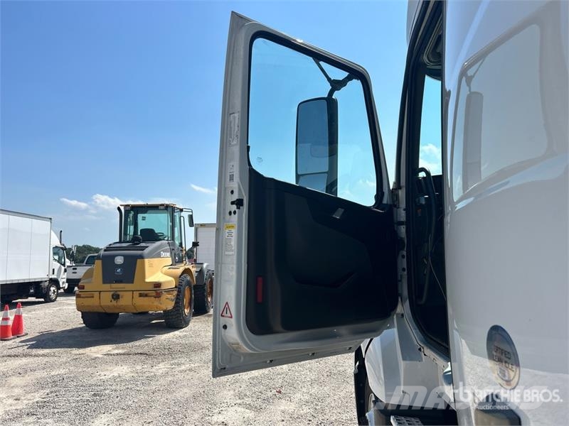 Volvo VNL780 6x4 T/A Sleeper Truck Tractor Trækkere