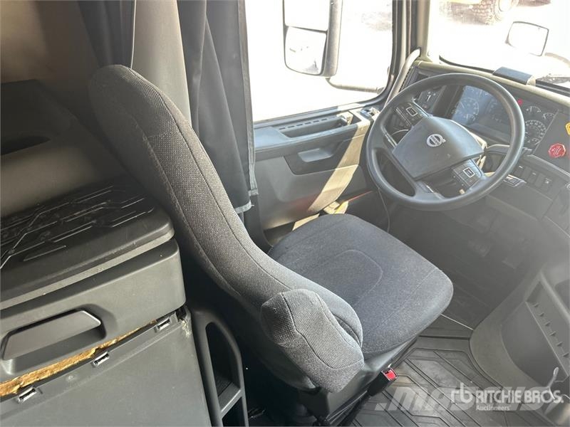 Volvo VNL780 6x4 T/A Sleeper Truck Tractor Trækkere