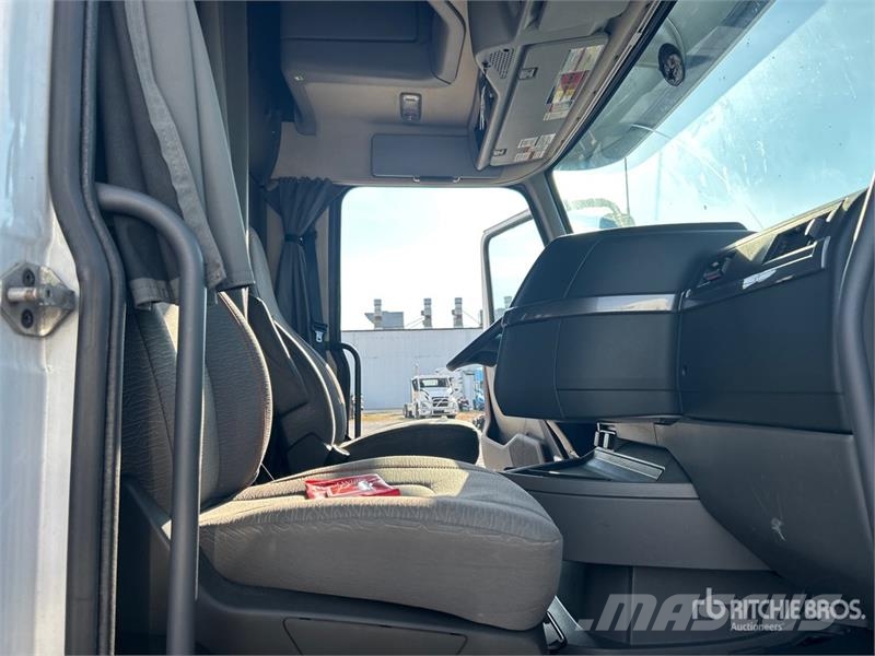 Volvo VNL860 Vetopöytäautot